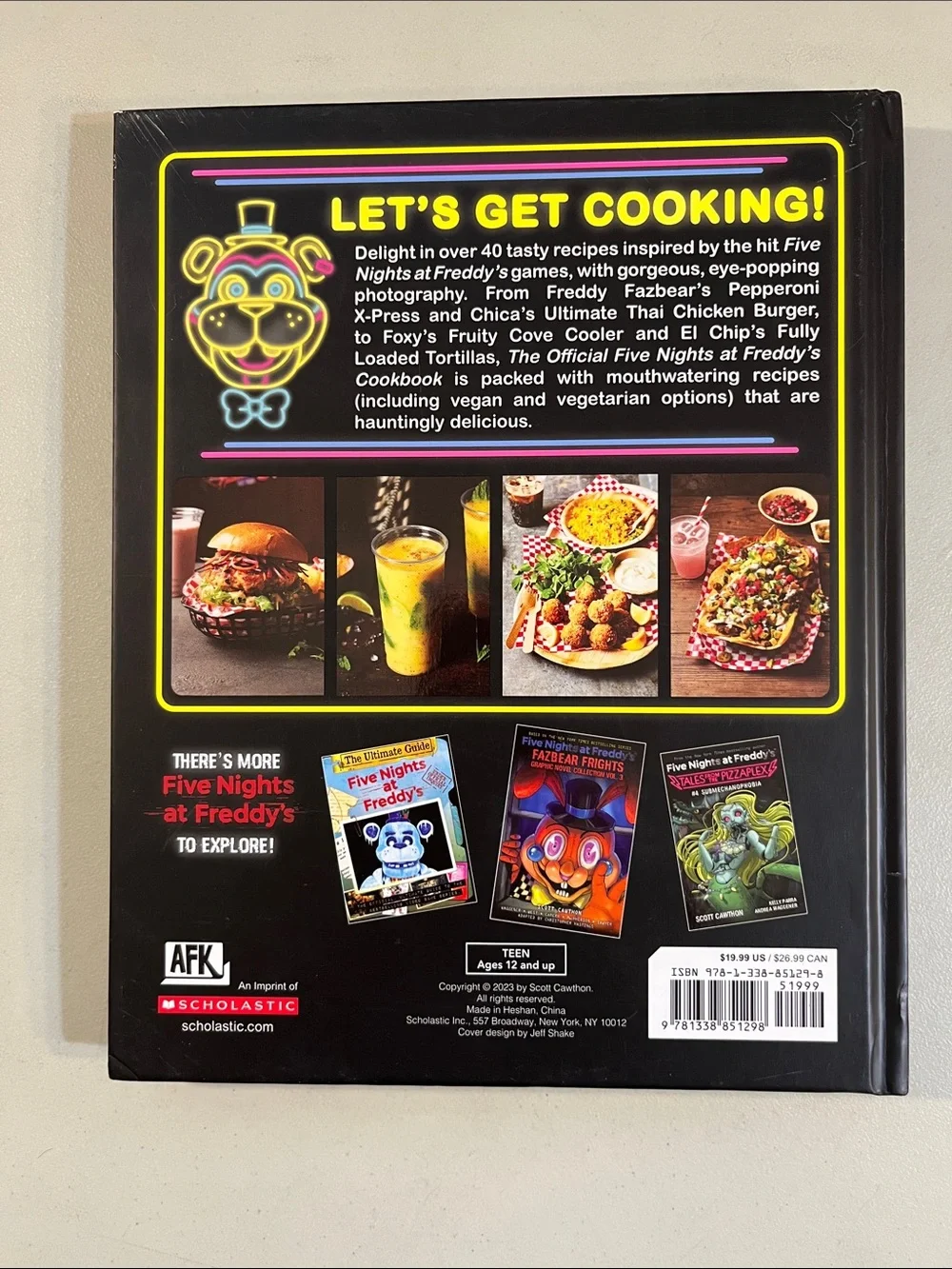 The Official Five Nights at Freddy's Cookbook - Black Cover